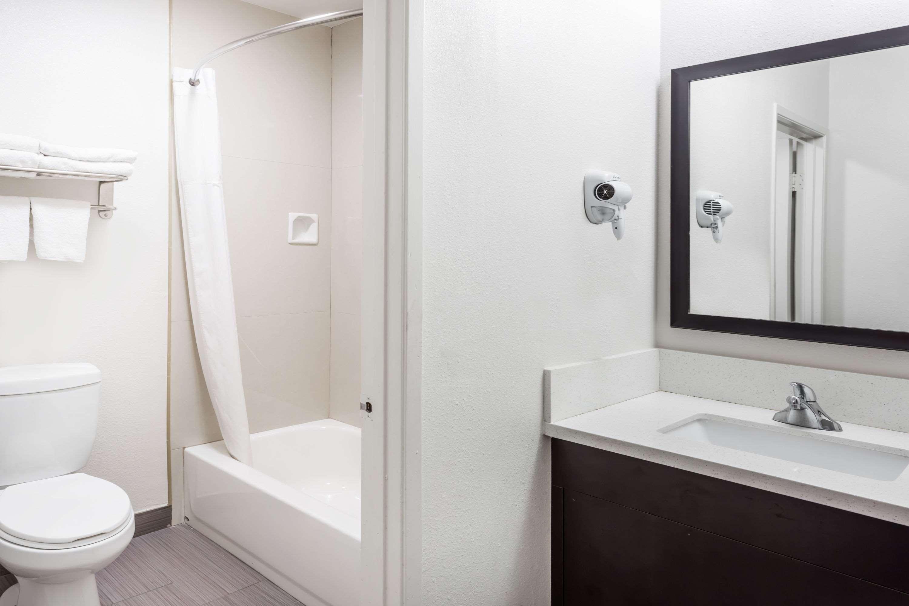 Days Inn & Suites By Wyndham Anaheim At Disneyland Park Ngoại thất bức ảnh