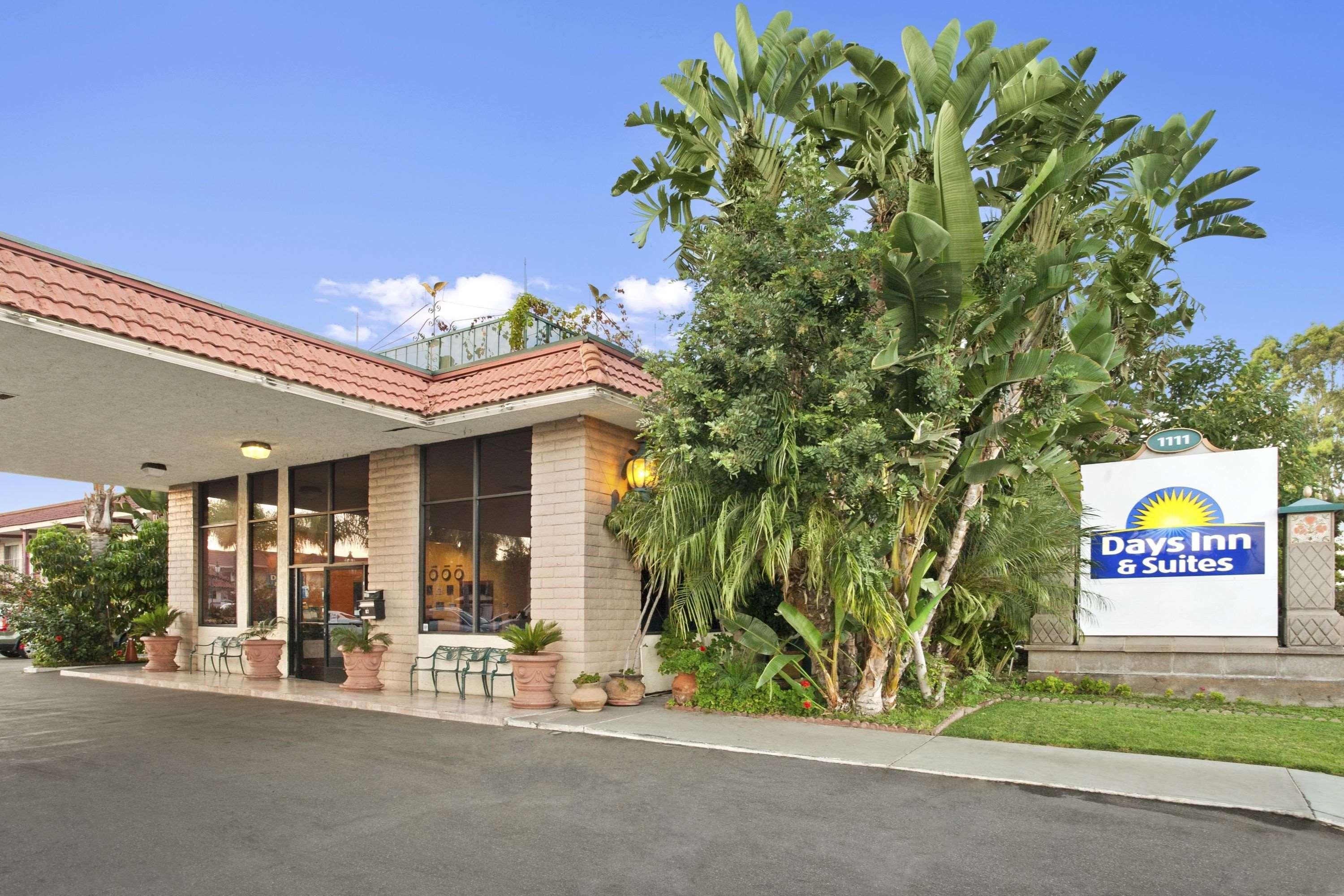 Days Inn & Suites By Wyndham Anaheim At Disneyland Park Ngoại thất bức ảnh