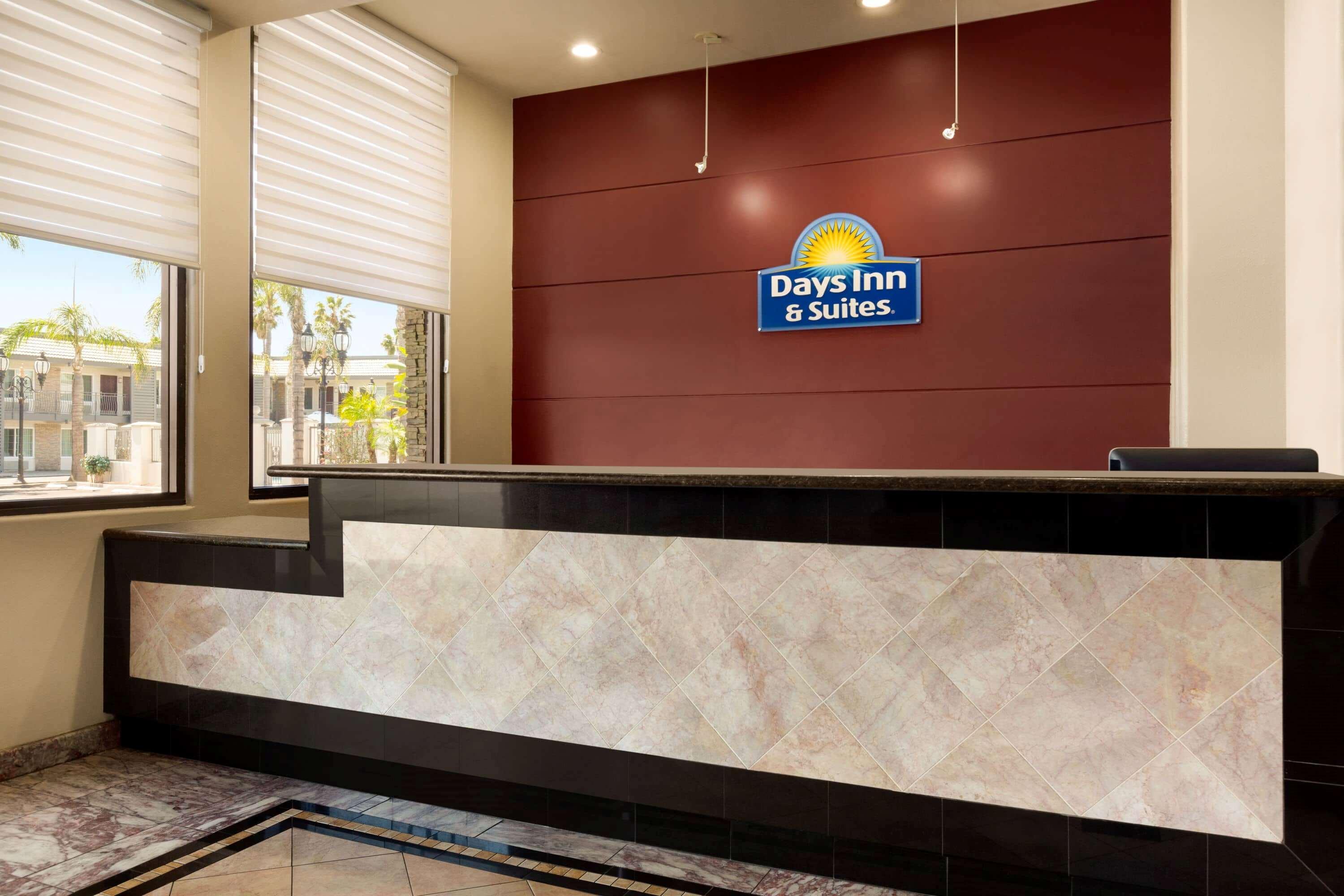 Days Inn & Suites By Wyndham Anaheim At Disneyland Park Ngoại thất bức ảnh