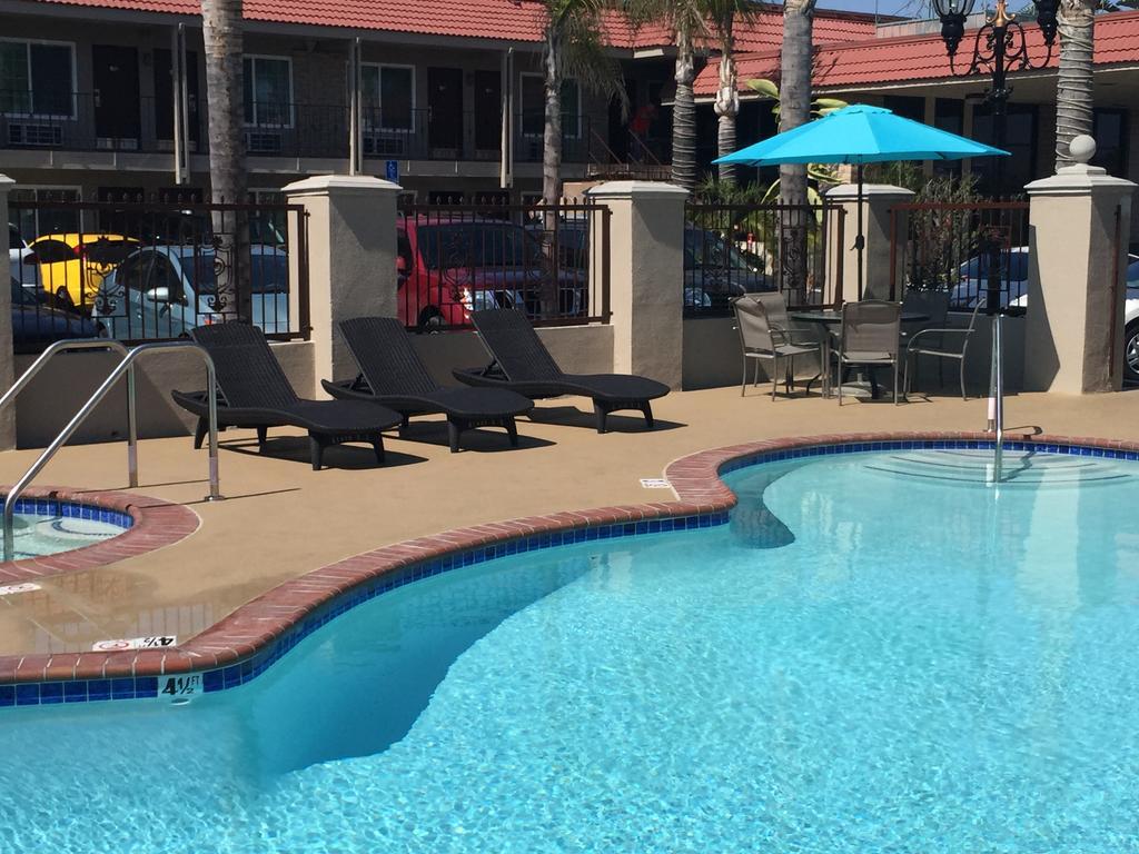 Days Inn & Suites By Wyndham Anaheim At Disneyland Park Ngoại thất bức ảnh