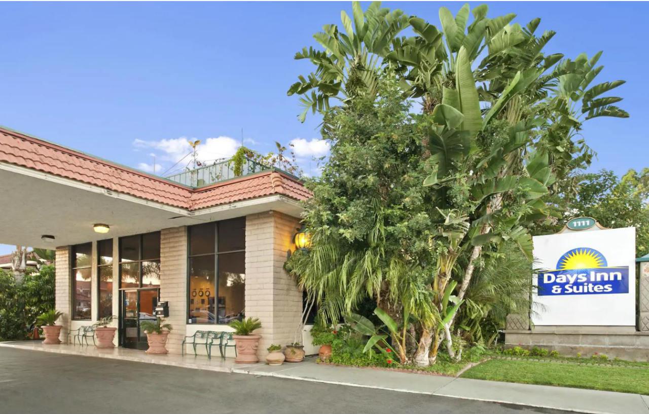 Days Inn & Suites By Wyndham Anaheim At Disneyland Park Ngoại thất bức ảnh
